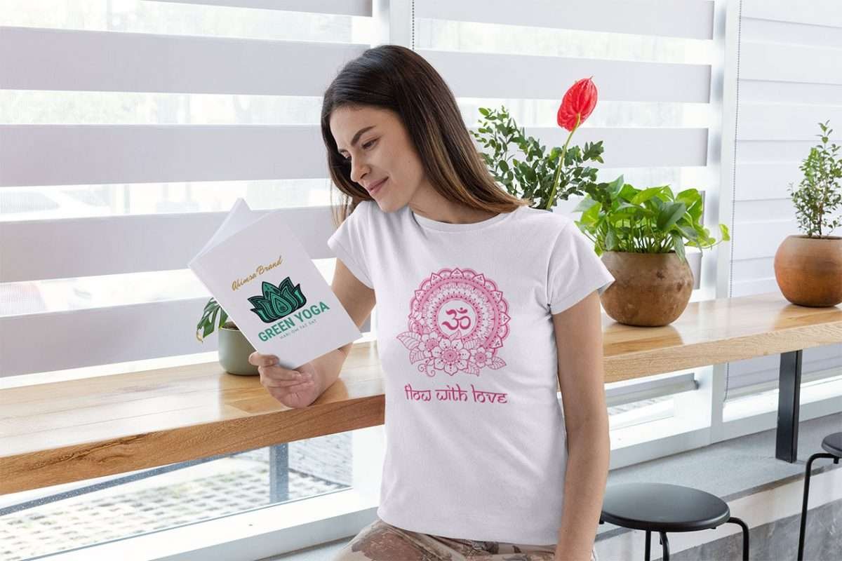 camiseta flow with love y libro grren yoga politica de privacidad