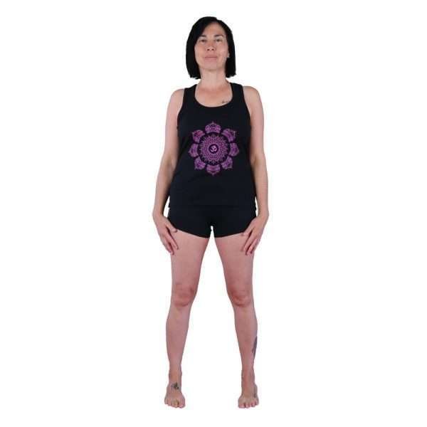 camiseta de tirantes nadadora vegana con OM y 7 chakras